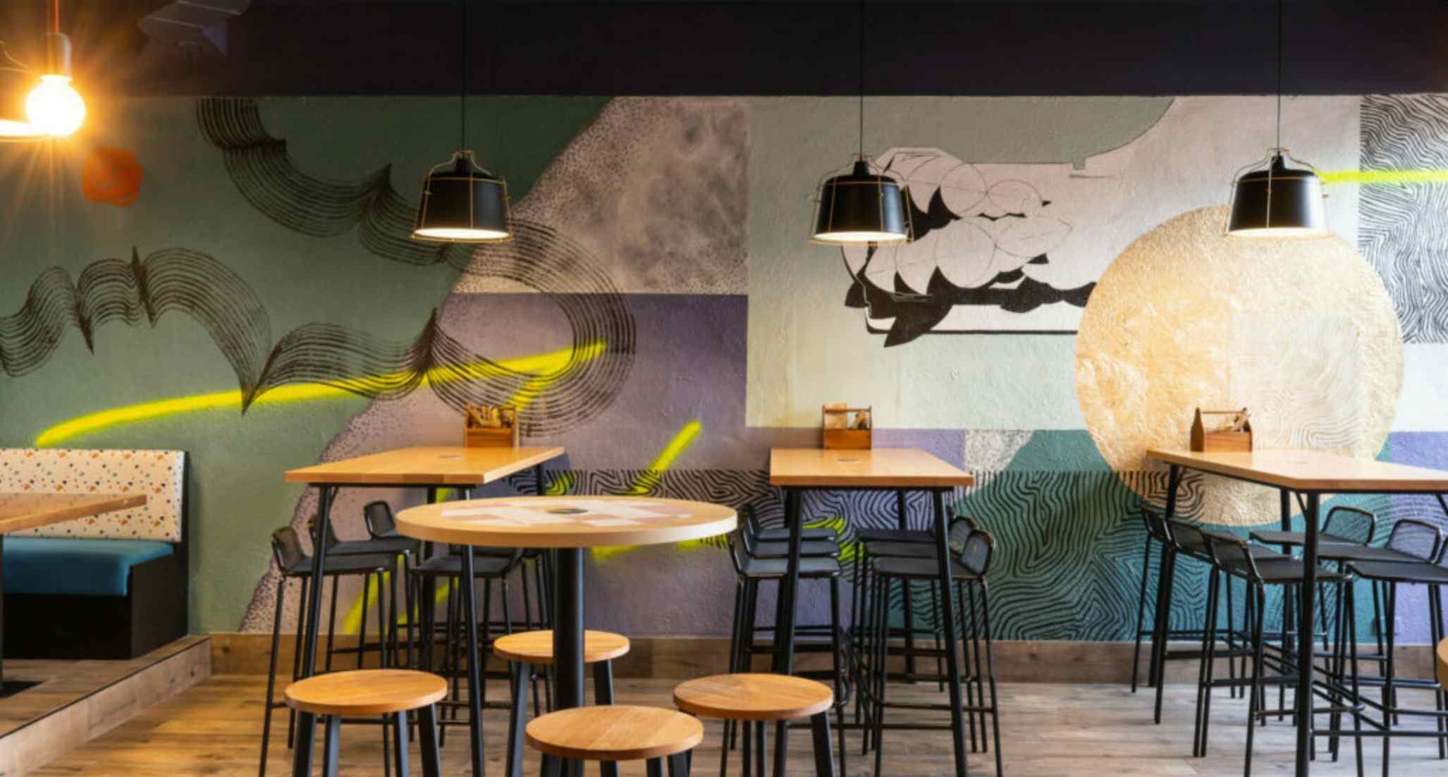 Henley's Bar & Kitchen